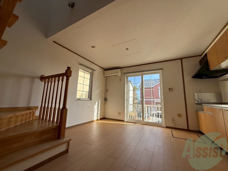 居室・リビング　リビングは１１．９帖です。日当たり良好でいいですね。