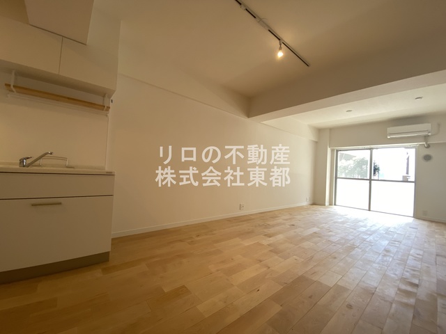 居室・リビング　広いリビングはゆったりくつろげる憩いの空間です♪