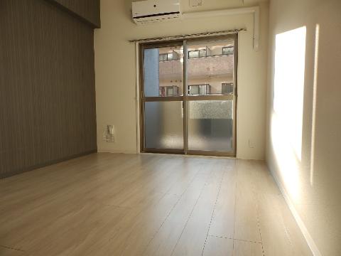 居室・リビング　室内