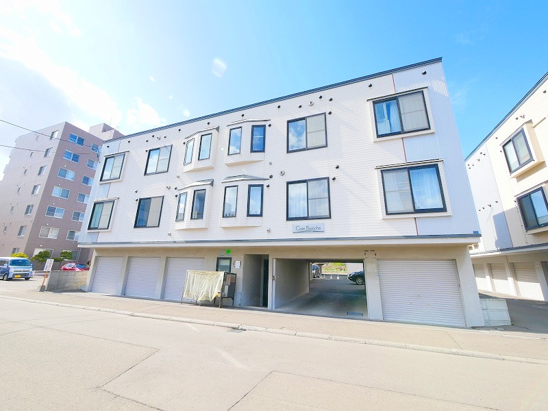 建物外観　閑静な住宅地に建つお部屋です♪