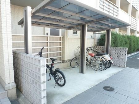 その他共有部分　屋根付きで雨風にも安心☆