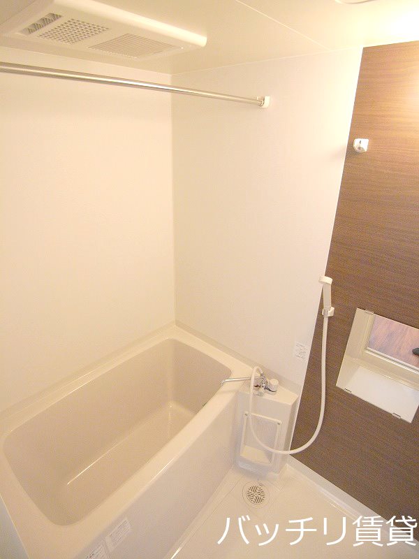 バス・シャワールーム　＊画像は別部屋の為イメージ、現状優先致します