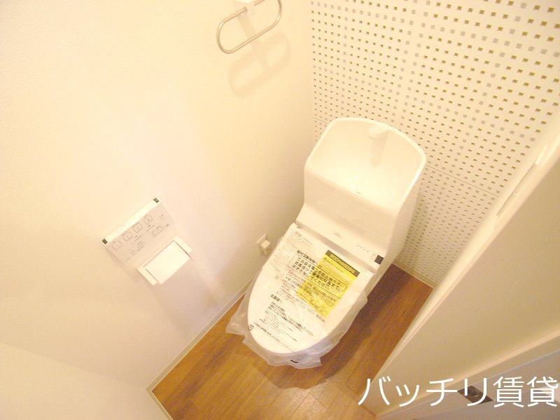 トイレ　＊画像は別部屋の為イメージ、現状優先致します