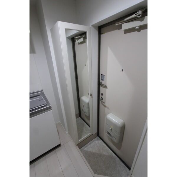 玄関　同タイプのお部屋の写真です。