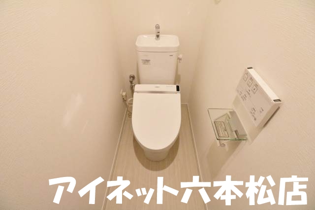 トイレ　ウォシュレット完備で快適です