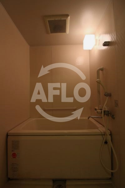 バス・シャワールーム　レジデンスウエストアロウ夕陽ヶ丘　浴室