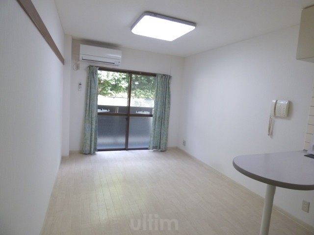 居室・リビング　※同タイプの他のお部屋です