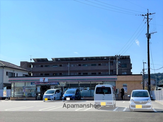 コンビニ　セブンイレブン（コンビニ）まで668m