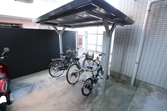 その他　屋根付駐輪場♪