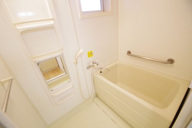 バス・シャワールーム　★窓が付いている浴室です★