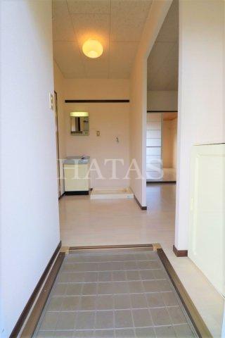 玄関　同物件別部屋です。