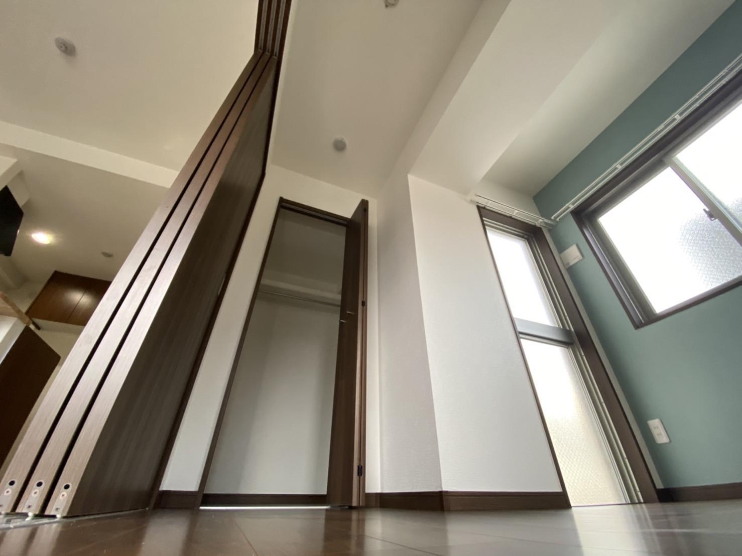 収納　203号室の写真を使用しています。