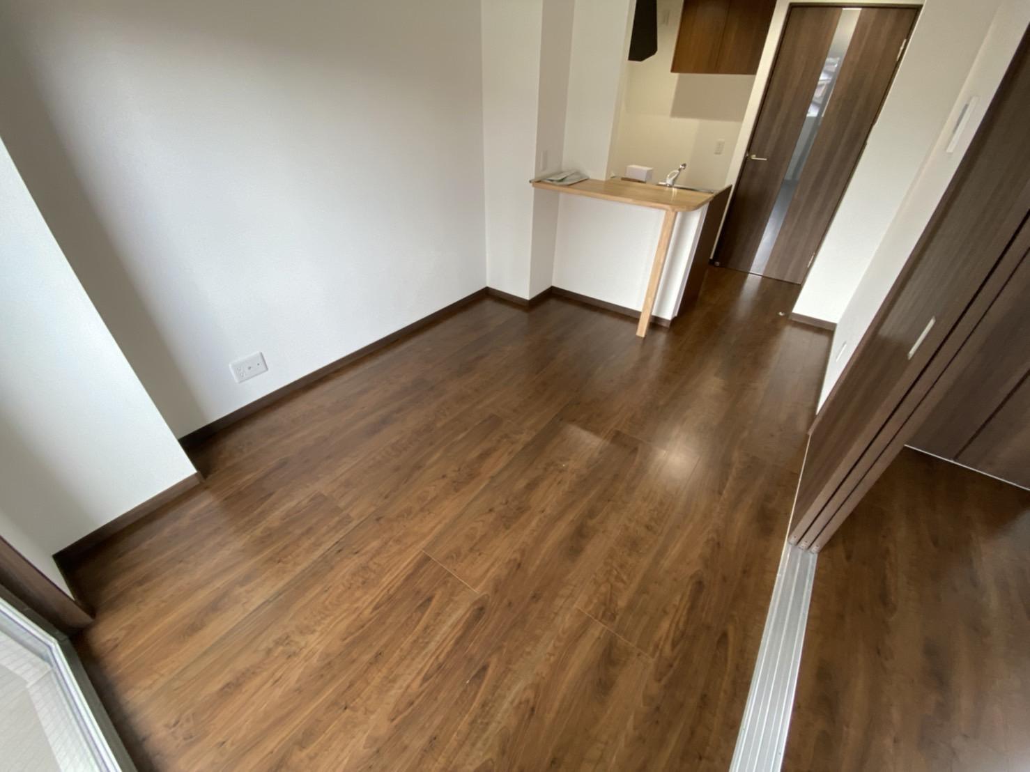 居室・リビング　203号室の写真を使用しています。