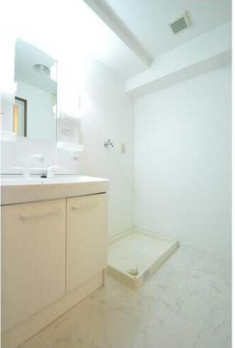 洗面設備　スペースが確保できる洗面所です