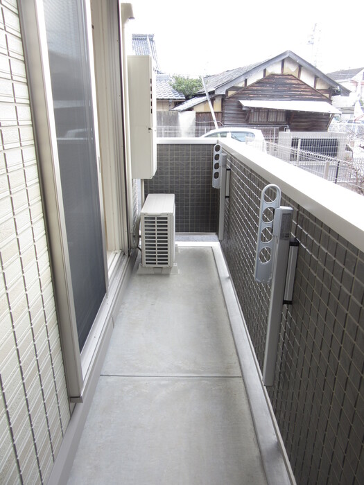 バルコニー　暖かな日差しのふりそそぐバルコニー