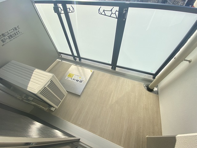 バルコニー　暖かな日差しのふりそそぐバルコニー