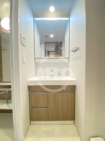 洗面設備　エステムコート大阪・弁天町　独立洗面台