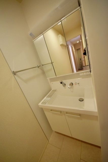 洗面設備　同物件の別のお部屋の参考写真です☆