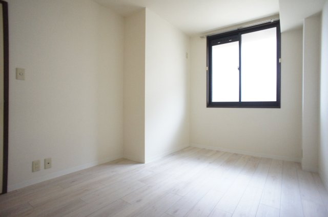 居室・リビング　個人の部屋や寝室として使える洋室です