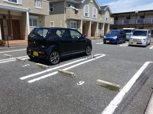 駐車場　駐車場