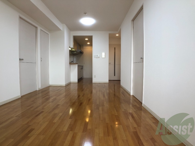 居室・リビング　１２．８帖のリビングです。食卓を囲める広さがあります。