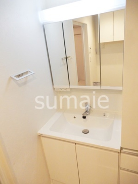 洗面設備　大きな鏡の洗面化粧台☆