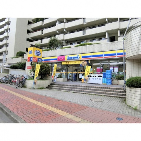 コンビニ　ミニストップ（コンビニ）まで560m