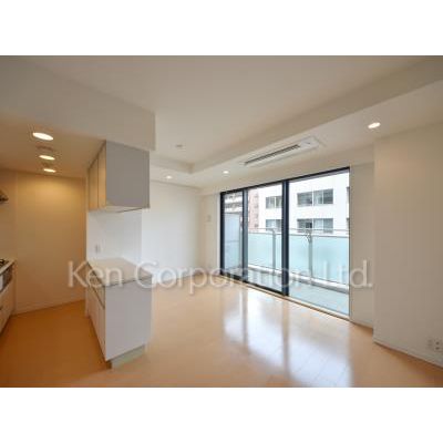 居室・リビング　同タイプ8階のお部屋を撮影。仕様が異なることがあります。