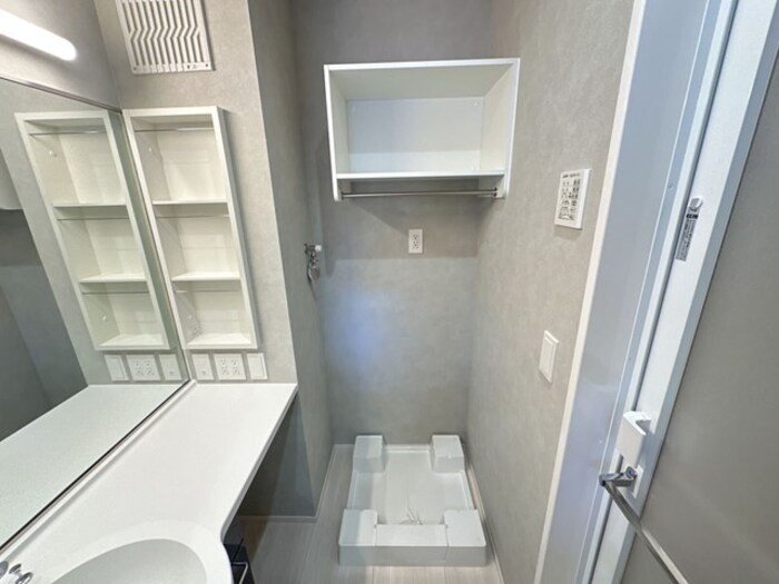 玄関　洗濯機置き場