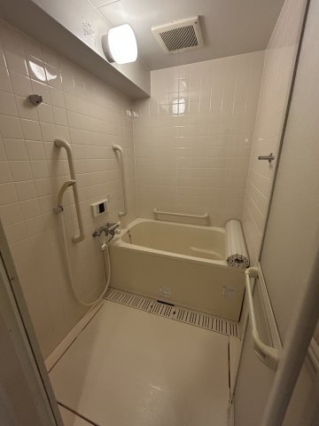 バス・シャワールーム　お風呂で日々の疲れを落としましょう