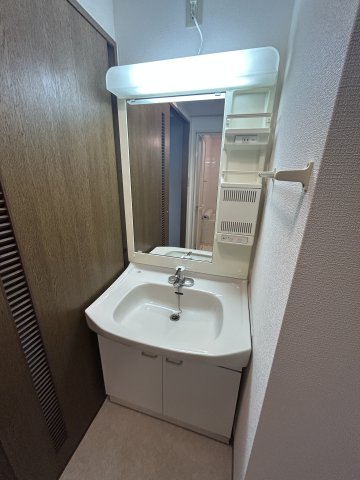 洗面設備　使いやすい洗面所です