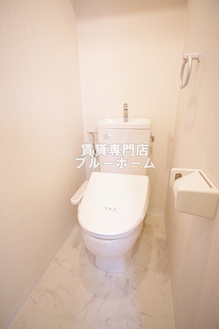 トイレ　温水洗浄付き便座！