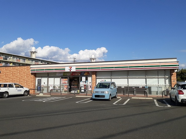コンビニ　セブンイレブン出仲間７丁目店（コンビニ）まで650m