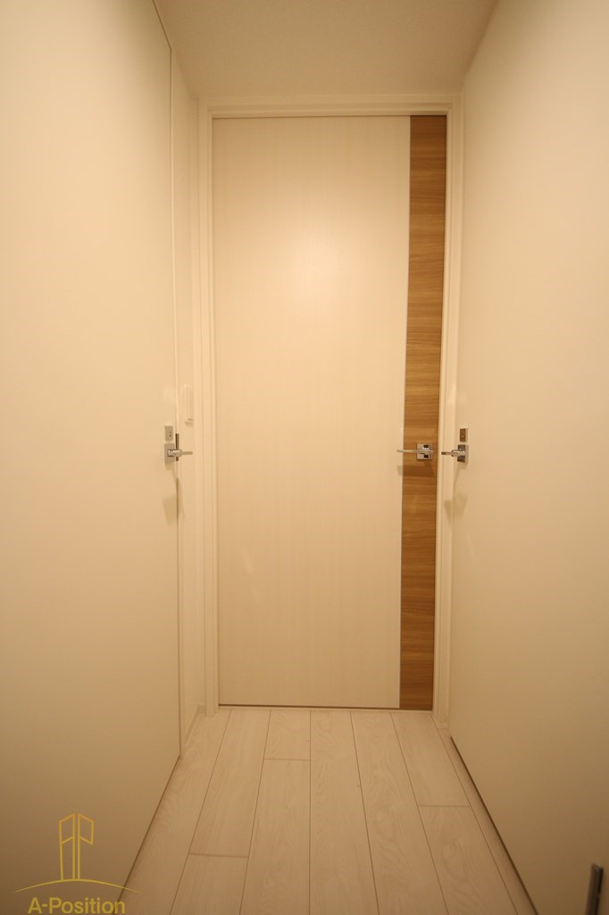 玄関　セレニテ難波ミラク弐番館