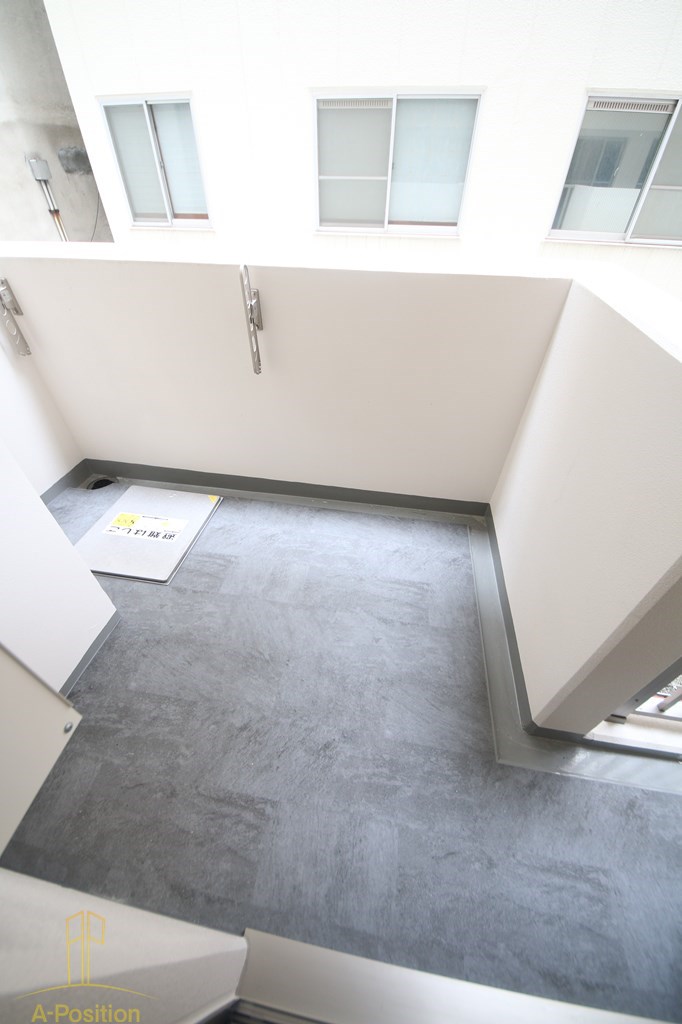 バルコニー　セレニテ難波ミラク弐番館