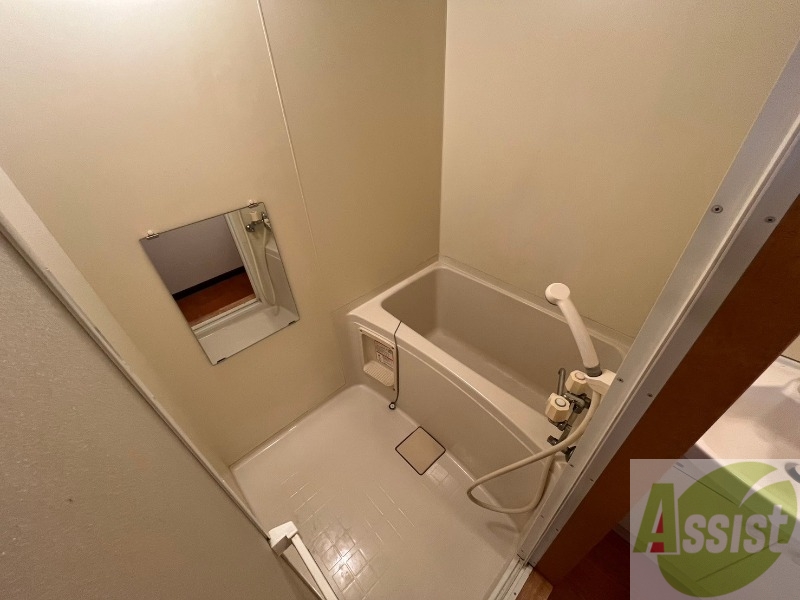 バス・シャワールーム　ユニットバスです。疲れを癒すのに欠かせませんね！