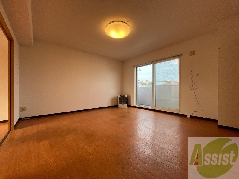 居室・リビング　広くてキレイなお部屋が広がっていて、充実した生活が送れそう。