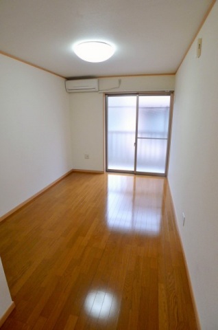 居室・リビング　同型のお部屋の写真です