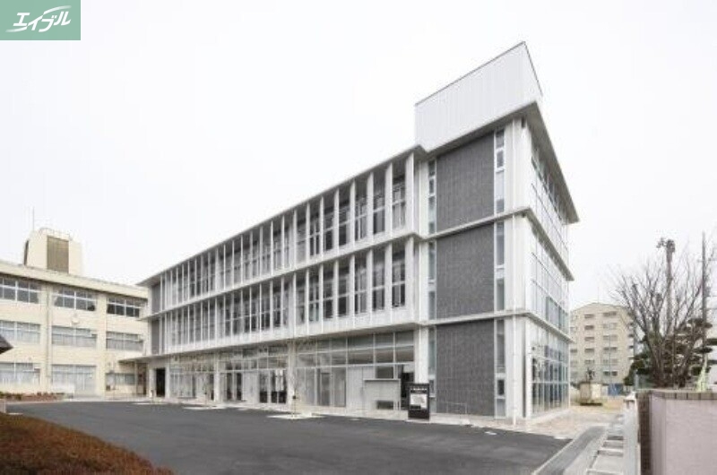 小学校　岡山市立西小学校（小学校）まで877m