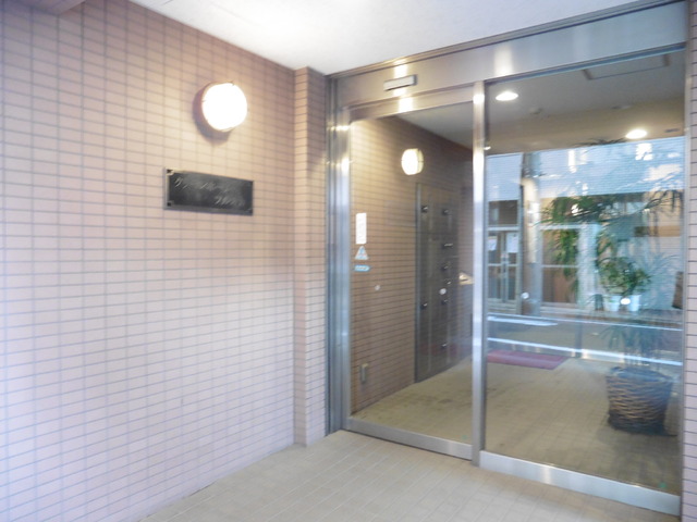 エントランス　不在時に便利な宅配ロッカー有
