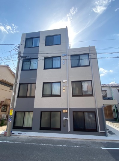 建物外観　2026年3月築　RC鉄筋コンクリート造地上4階建て総戸数1