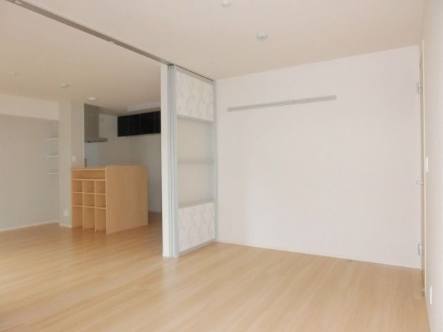 その他部屋・スペース　リビングと洋室を繋げるとさらに広々