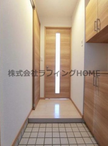 玄関　別部屋参考写真です。（同タイプ）