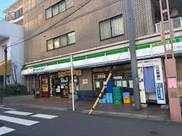 コンビニ　ファミリーマート小山三丁目店（コンビニ）まで80m