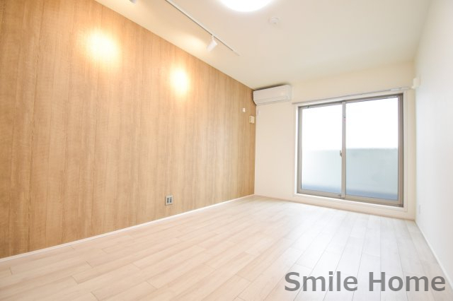 居室・リビング　エアコン付きのお部屋です