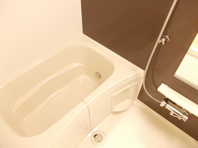バス・シャワールーム　シャワー・追い焚き給湯
