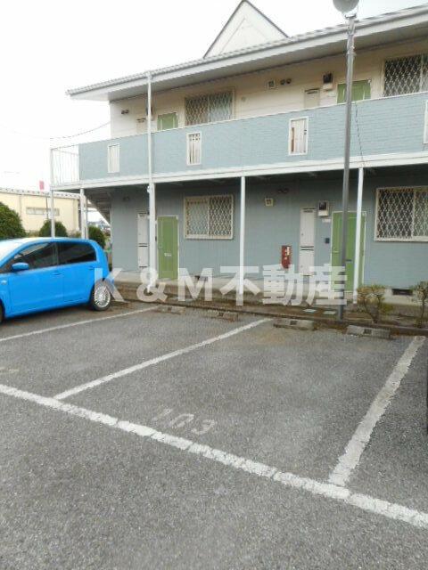 駐車場　車をお持ちの方に嬉しい駐車場付きの物件です