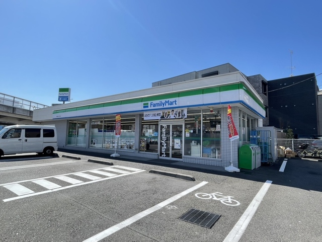 コンビニ　ファミリーマート 新石川２４６店（コンビニ）まで705m