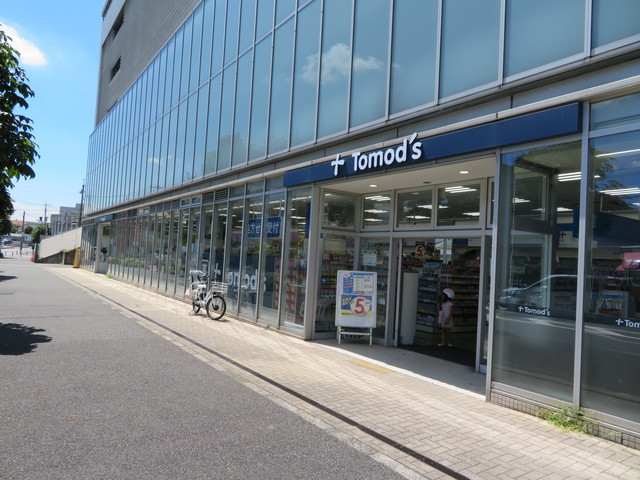 ドラックストア　トモズたまプラーザテラス店（ドラッグストア）まで802m