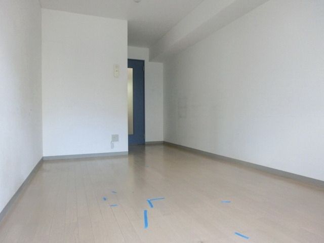 居室・リビング　色を基調にしたオシャレな室内です。